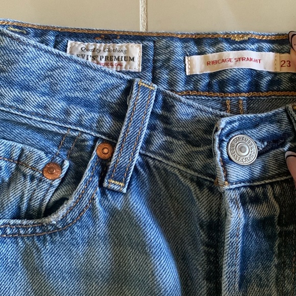 Levis Ribcage Straight Ankle Jeans - Picture 6 of 7